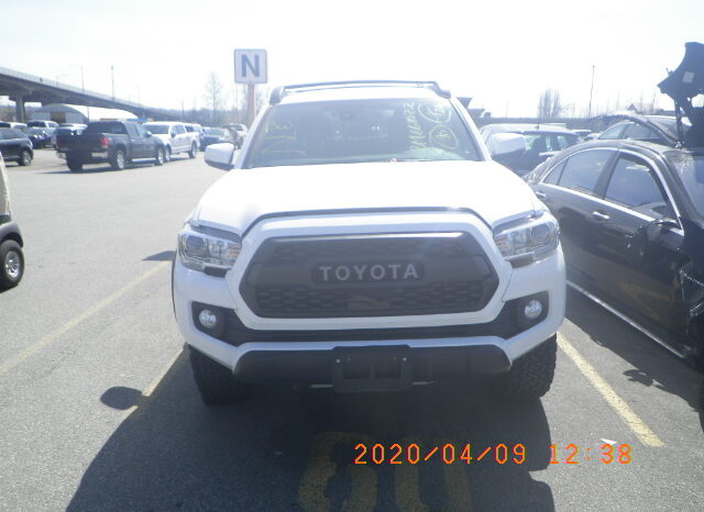 Toyota Tacoma TRD Off-Road full